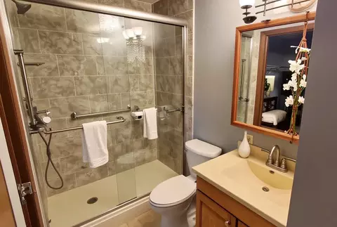 Bath - 3420 Golfview Dr #121, Eagan, MN 55123 photo 1 of 2