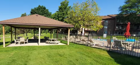 Exterior - 3420 Golfview Dr #121, Eagan, MN 55123 photo 5 of 10