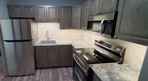 Kitchen - 3420 Golfview Dr #121, Eagan, MN 55123 photo 2 of 3