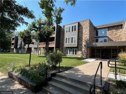 450 Ford Rd #215, Saint Louis Park, MN 55426