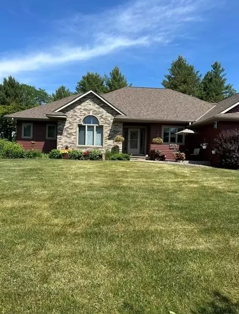 2311 Golf View Dr, River Falls, WI 54022