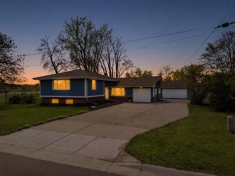 8504 Edison St NE, Blaine, MN 55449