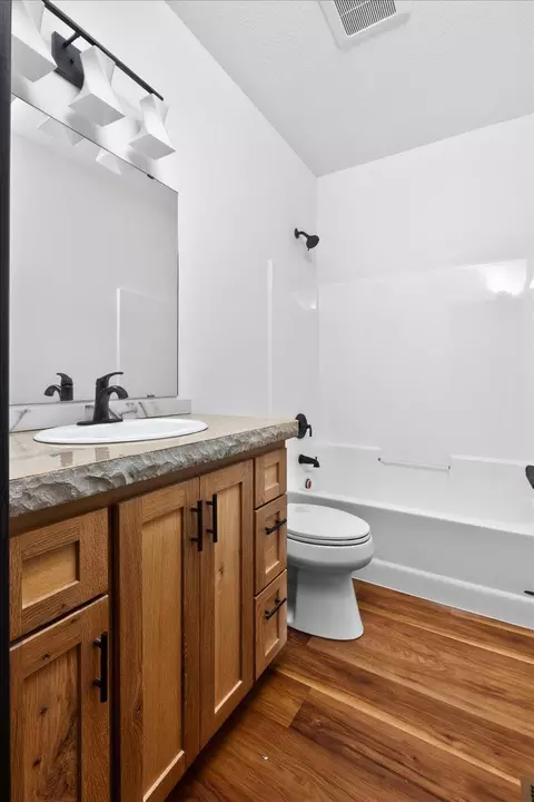 Bath - 12100 Olson Rd, Harris, MN 55032 photo 1 of 4