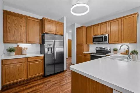 Kitchen - 3043 Timberwood Trl, Eagan, MN 55121 photo 4 of 7