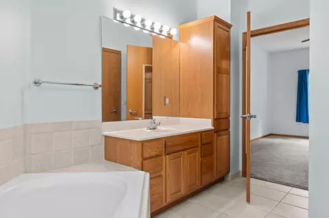 Bath - 3043 Timberwood Trl, Eagan, MN 55121 photo 3 of 4