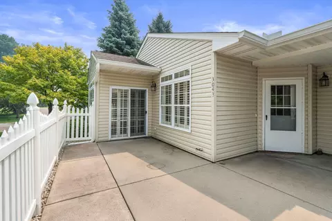 Exterior - 3043 Timberwood Trl, Eagan, MN 55121 photo 6 of 8