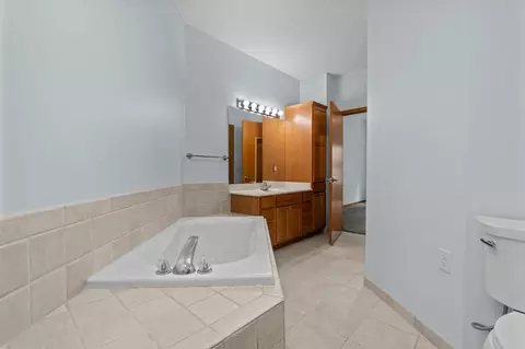 Bath - 3043 Timberwood Trl, Eagan, MN 55121 photo 2 of 4
