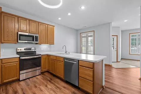 Kitchen - 3043 Timberwood Trl, Eagan, MN 55121 photo 5 of 7
