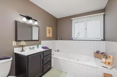 Bath - 2685 Halstead Ln, Mound, MN 55364 photo 2 of 2