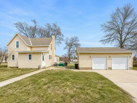672 S Anna Ave, Lake Crystal, MN 56055