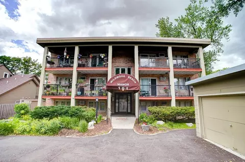 101 Wildwood Beach Rd #2, Mahtomedi, MN 55115