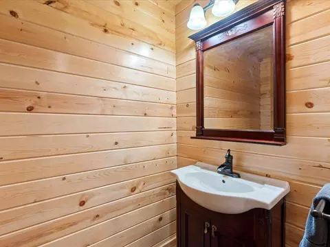 Bath - 1009 Bear Path Dr, Park Rapids, MN 56470 photo 2 of 6