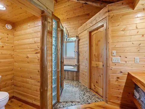 Bath - 1009 Bear Path Dr, Park Rapids, MN 56470 photo 5 of 6