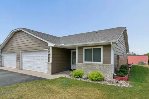 715 Auburn Pl NW, Elk River, MN 55330