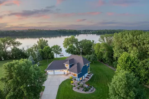 16 Lake Shore Dr, Sherburn, MN 56171