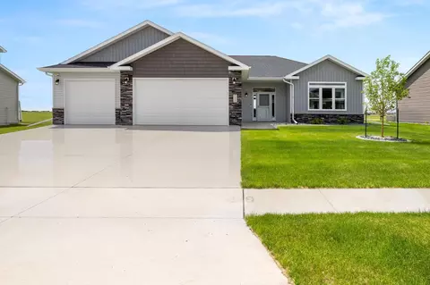 5659 43rd St S, Fargo, ND 58104