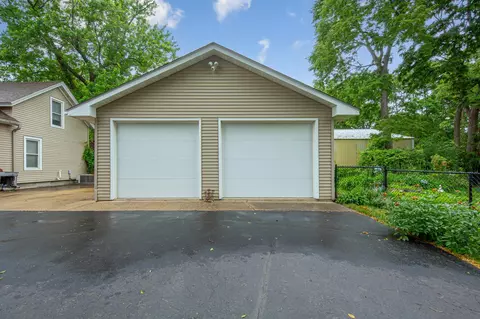 Exterior - 806 5th St NW, Faribault, MN 55021 photo 5 of 8