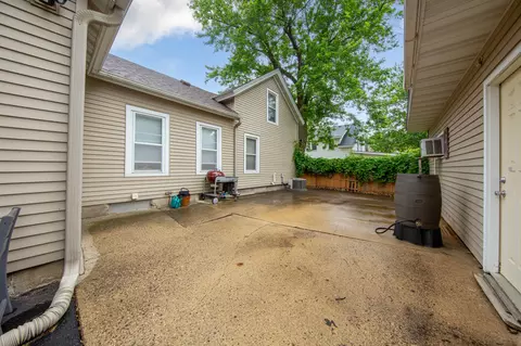 Exterior - 806 5th St NW, Faribault, MN 55021 photo 4 of 8