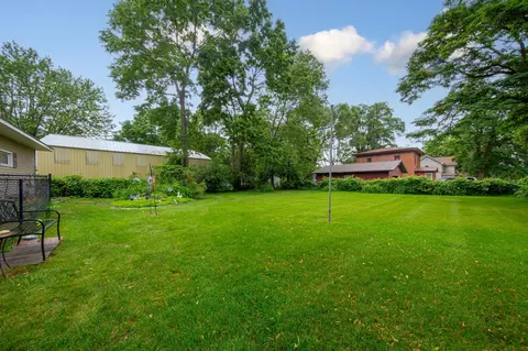 Exterior - 806 5th St NW, Faribault, MN 55021 photo 7 of 8