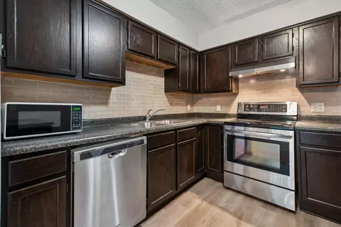 Kitchen - 4154 Meadowlark Way, Eagan, MN 55122 photo 2 of 3
