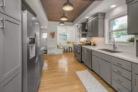 1031 Saint Clair Ave, Saint Paul, MN 55105