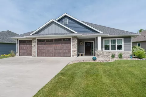 305 Dancing Waters Cir, Mankato, MN 56001