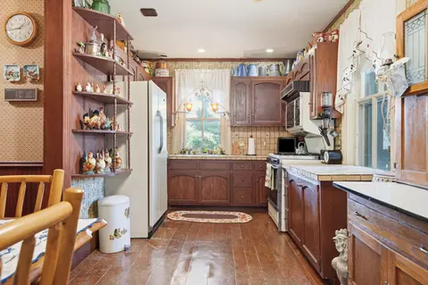 Kitchen - 7485 Greenfield Rd, Loretto, MN 55357 photo 2 of 3