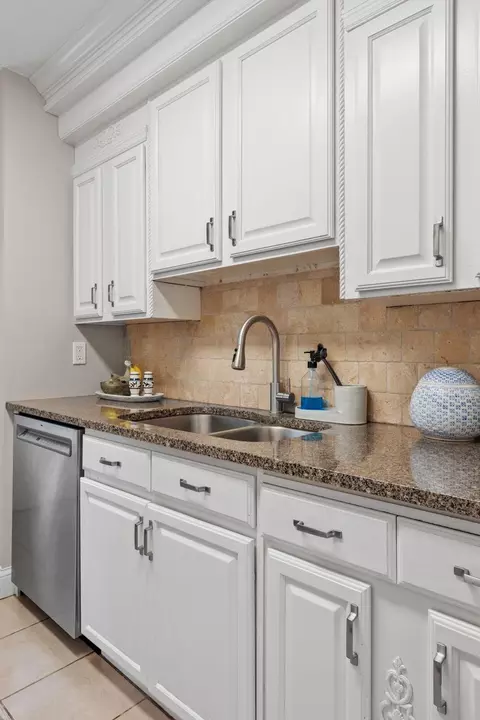 Kitchen - 2193 Cedar Ln, Mound, MN 55364 photo 4 of 4