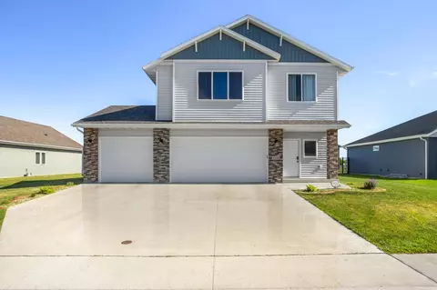 1308 Commander Dr W, West Fargo, ND 58078