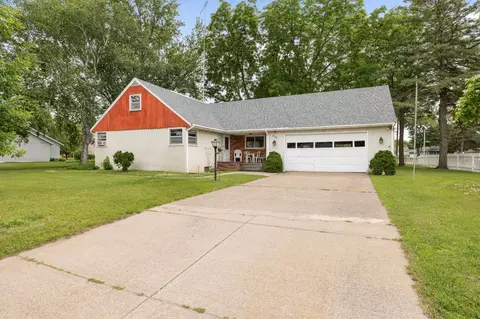 515 6th St SE, Little Falls, MN 56345