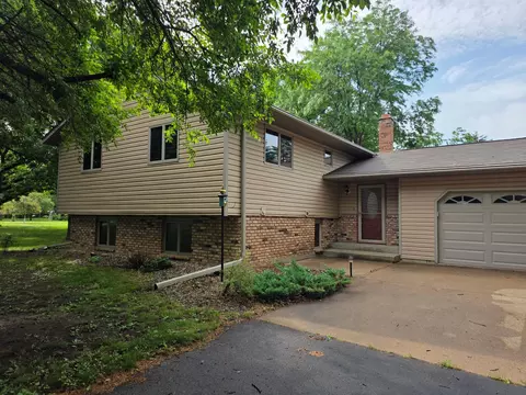 455 Green Mill Ln, Hudson, WI 54016