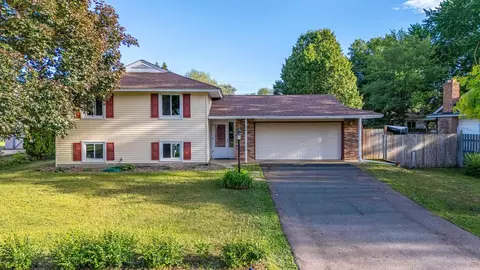 838 Jonathan Dr, Apple Valley, MN 55124
