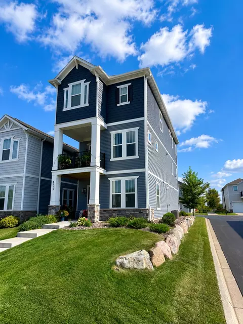 8115 Arrowwood Ln N, Maple Grove, MN 55369