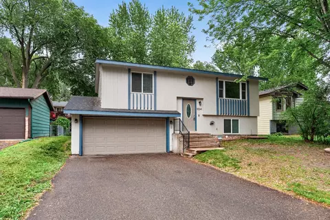 10541 Unity St NW, Coon Rapids, MN 55433