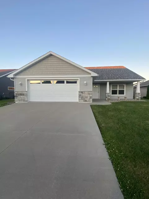 8 Abbey Ln, Kasson, MN 55944