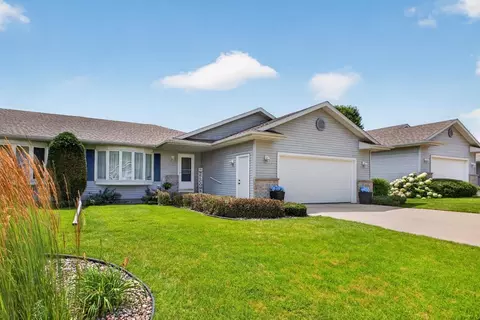 4514 Meadow Lakes Dr NW, Rochester, MN 55901