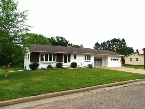 922 Auth St, Durand, WI 54736