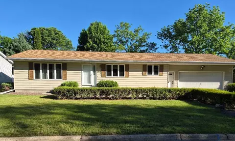 302 Sunrise Ln, Marshall, MN 56258