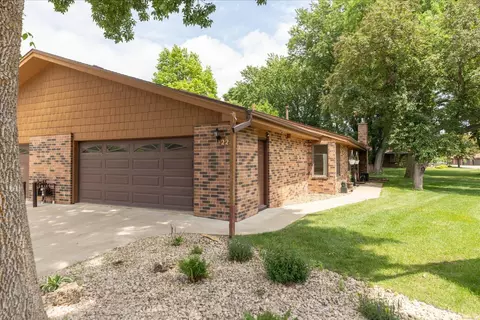 2211 Baihly Ct SW, Rochester, MN 55902