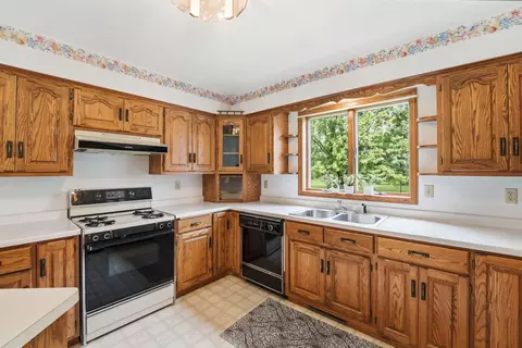 Kitchen - 1850 E 49th St SE, Saint Cloud, MN 56304 photo 3 of 6