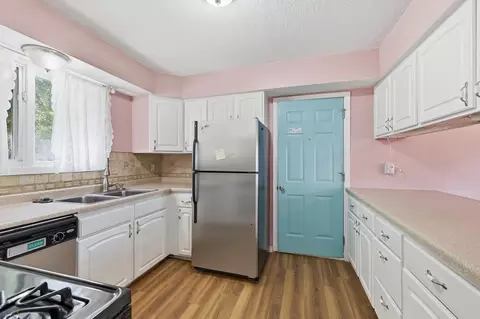 Kitchen - 1757 Bluebill Dr, Eagan, MN 55122 photo 2 of 3