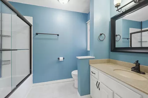 Bath - 1757 Bluebill Dr, Eagan, MN 55122 photo 1 of 2