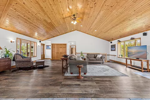 8304 180th St W, Faribault, MN 55021