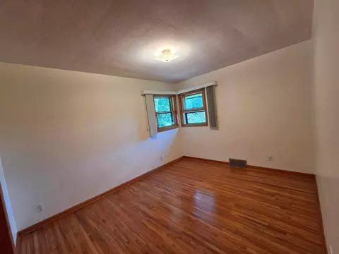 Bedroom - 2202 Windsor Rd, Albert Lea, MN 56007 photo 6 of 7