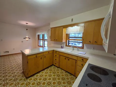 Kitchen - 2202 Windsor Rd, Albert Lea, MN 56007 photo 4 of 4