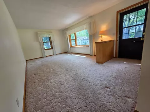 Living - 2202 Windsor Rd, Albert Lea, MN 56007 photo 2 of 5