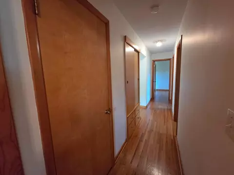 Entry Way - 2202 Windsor Rd, Albert Lea, MN 56007 photo 2 of 3
