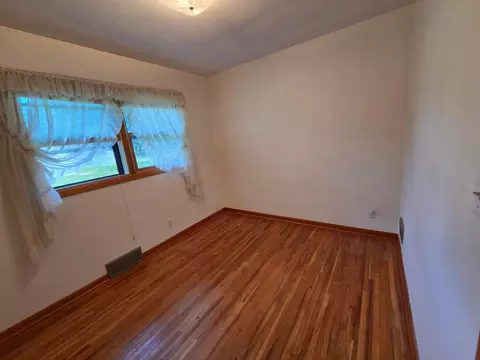 Bedroom - 2202 Windsor Rd, Albert Lea, MN 56007 photo 4 of 7