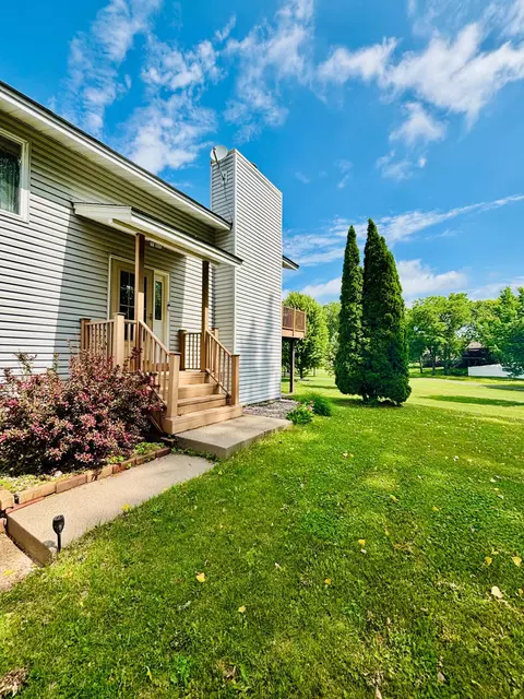 821 Clover Leaf Pkwy NE, Blaine, MN 55434