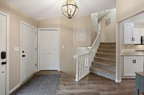 Entry Way - 2543 Colony Cir, Saint Cloud, MN 56303 photo 4 of 7